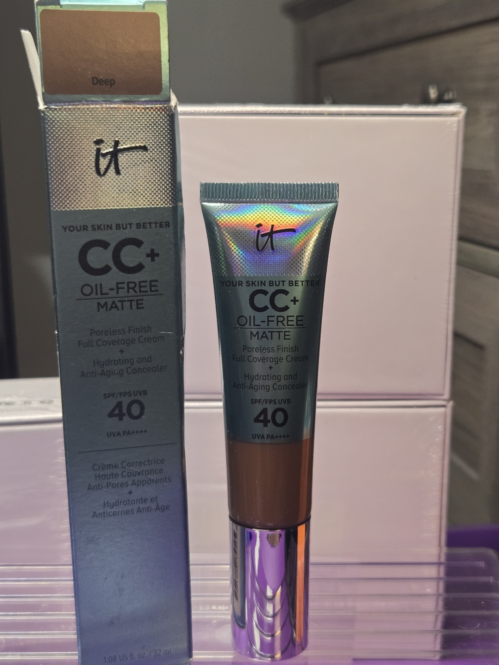 it cosmetics CC+ Oil-Free Matte Full Coverage Cream SPF 40 - Deep (Brown Tone)